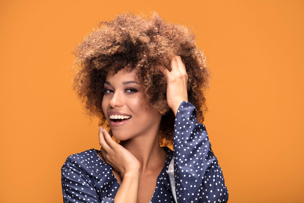 Guide complet pour prendre soin de ses cheveux frisés