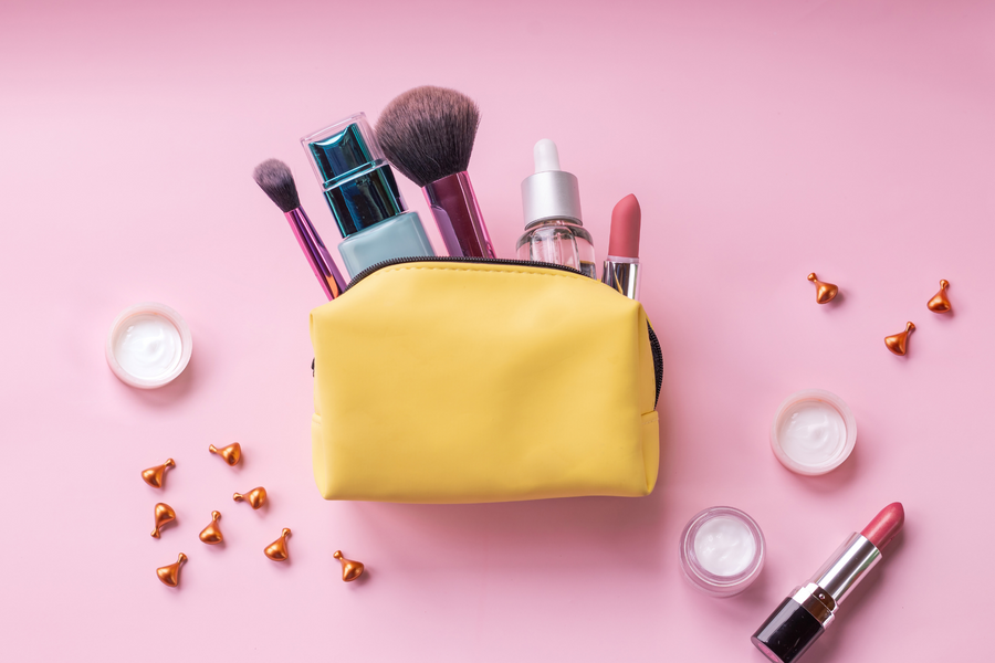 Routine beauté : les indispensables de la trousse d'été