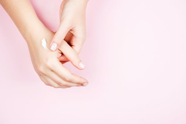 Comment enlever du vernis sans dissolvant ?