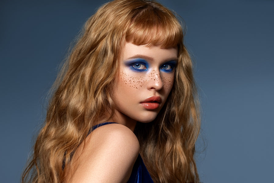 How to apply makeup to blue eyes?