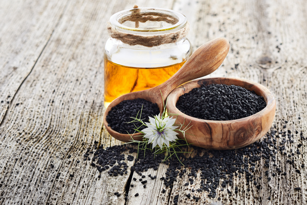 Schwarzkümmelöl - ein Schönheitsbooster für unser Haar