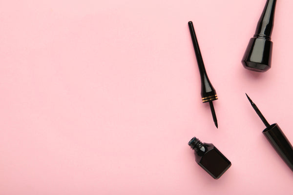 Wie macht man einen Eyeliner?