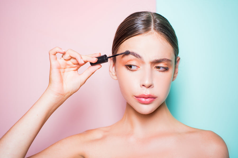 ¿Cómo se maquillan las cejas?