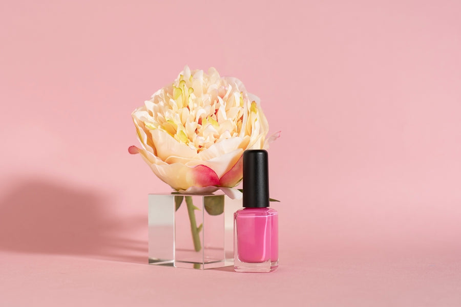 Hoe breng ik thuis semi-permanente vernis aan?
